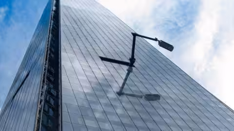 Londen Shard - special door engineering The Shard London - Engineering drive systems - high wind loads - wind pressure resistance