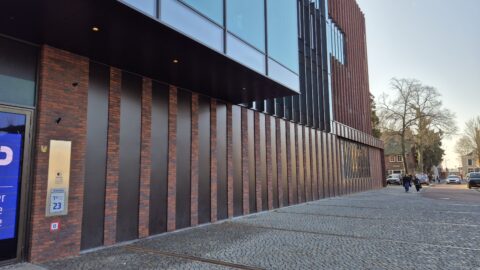 Large acoustic sliding gate
