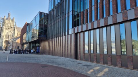 Acoustic special gates with soundinsulating