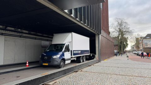 Theatre loading dock - acoustic sliding door